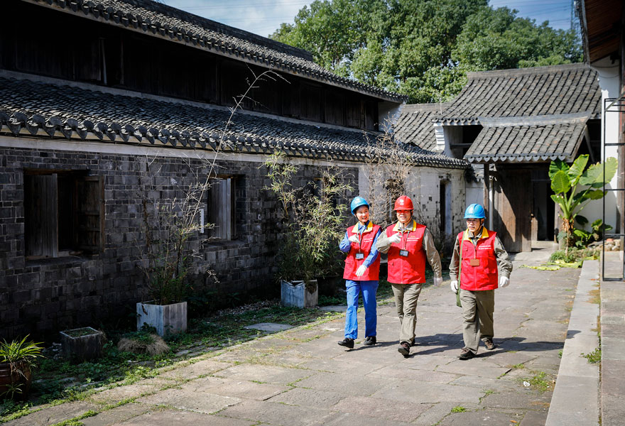 國網寧波市鄞州區(qū)供電公司電力秋檢“把脈”旅游旺季景區(qū)用電安全