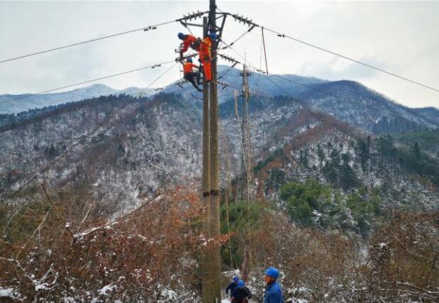 國網(wǎng)霍山縣供電公司全力應(yīng)對今冬第一場“雪考”