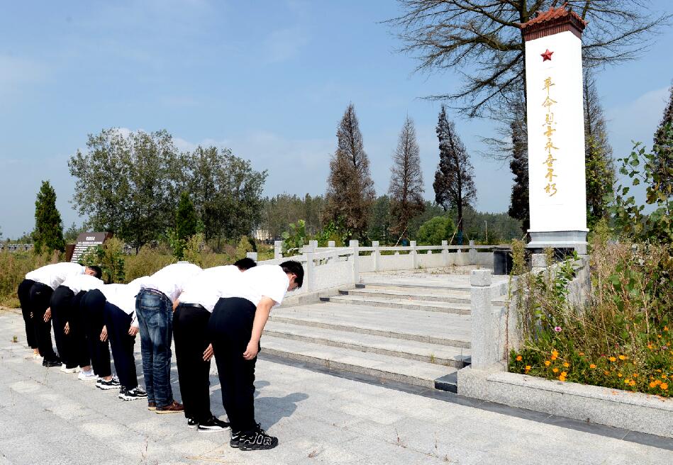 國網建湖供電新入職員工烈士紀念日緬懷先烈