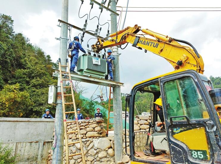 南方電網(wǎng)公司加強農(nóng)村電網(wǎng)建設，以充足電力激發(fā)鄉(xiāng)村活力