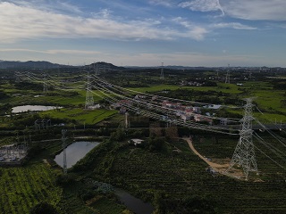 這項(xiàng)工程投產(chǎn)送電，將提高湖北省西電東送通道送電能力