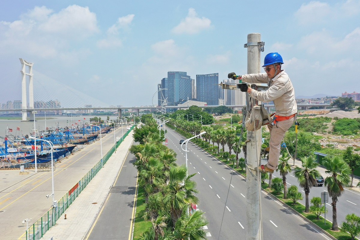 國網(wǎng)泉州供電公司全力推進桿線遷改 助力東海中央活力區(qū)發(fā)展