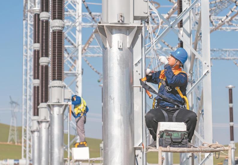 蒙東錫盟江蘇能源烏拉蓋電廠、華電白音華金山電廠500千伏送出工程全線貫通