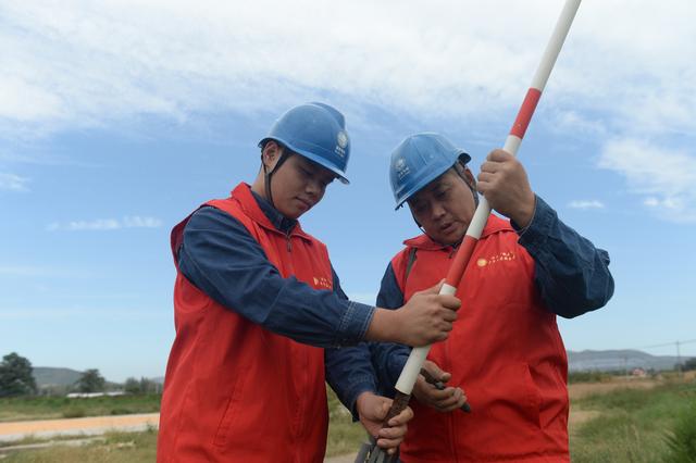 國(guó)網(wǎng)汝州市供電公司優(yōu)質(zhì)服務(wù)保障農(nóng)民秋種用電無(wú)憂(yōu)